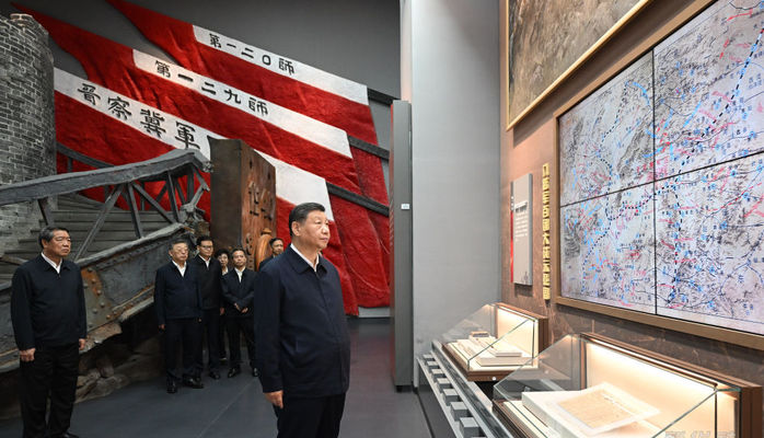 习近平在山西阳泉市向抗战烈士敬献花篮并参观百团大战纪念馆