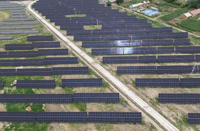 光伏发电“照亮”移民致富路