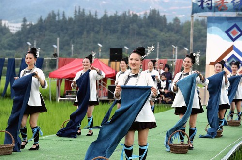 统战 民族新闻（“村秀”展示绚丽民族文化(7949013)-20250814095031