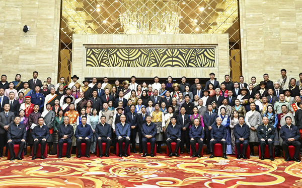 习近平接见西藏各族各界代表(1)(8010751)-20250821042654 习近平接见西藏各族各界代表(1)(8010751)-20250821042654