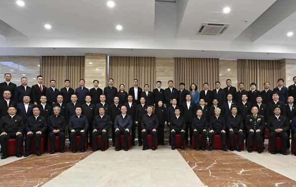 习近平接见西藏各族各界代表(3)(8010742)-20250821042719 习近平接见西藏各族各界代表(3)(8010742)-20250821042719