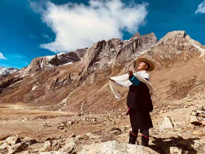 达珞在演出中。(8024759)-20250825073905