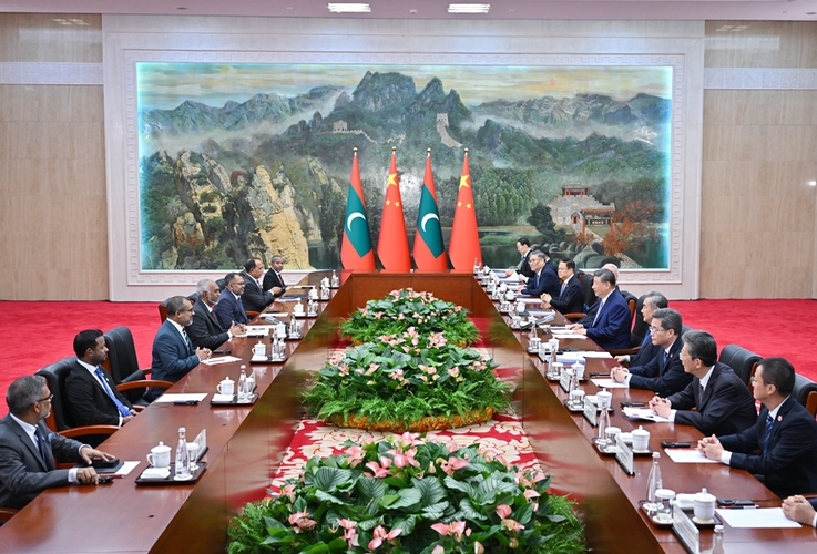 8月31日上午，国家主席习近平在天津迎宾馆会见来华出席2025年上海合作组织峰会和纪念中国人民抗日战争暨世界反法西斯战争胜利80周年活动的马尔代夫总统穆伊兹。新华社记者 岳月伟 摄