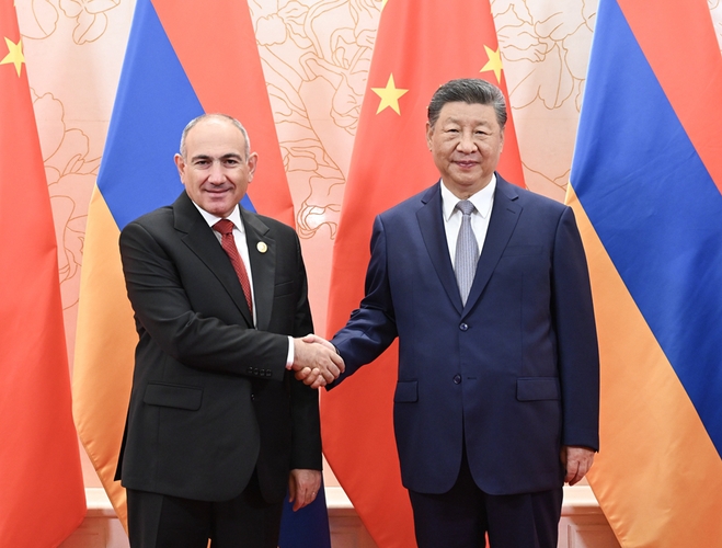 8月31日上午，国家主席习近平在天津迎宾馆会见来华出席2025年上海合作组织峰会和纪念中国人民抗日战争暨世界反法西斯战争胜利80周年活动的亚美尼亚总理帕什尼扬。新华社记者 谢环驰 摄