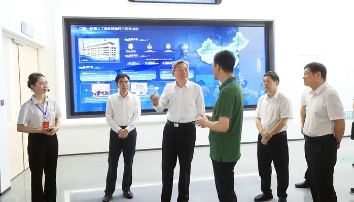 住桂全国政协委员考察人工智能产业 孙大伟参加