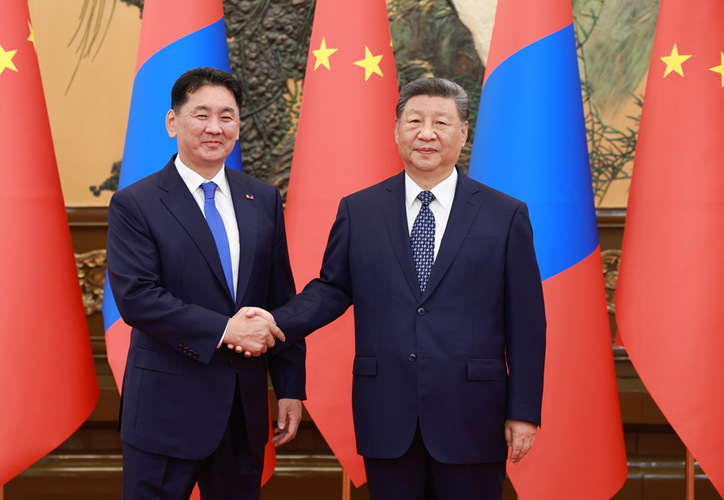 9月2日上午，国家主席习近平在北京人民大会堂会见来华出席2025年上海合作组织峰会和纪念中国人民抗日战争暨世界反法西斯战争胜利80周年活动的蒙古国总统呼日勒苏赫。新华社记者 丁海涛 摄