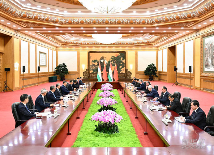 9月2日，国家主席习近平在北京会见塔吉克斯坦总统拉赫蒙。新华社记者 燕雁 摄