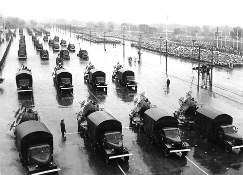 1956年阅兵:磅礴士气滂沱雨(图)(分(8090180)-20250903091133 1956年阅兵:磅礴士气滂沱雨(图)(分(8090180)-20250903091133