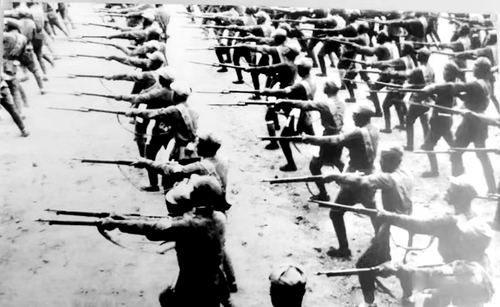 6、八路军战士练习拼刺刀。(8090155)-20250903092156