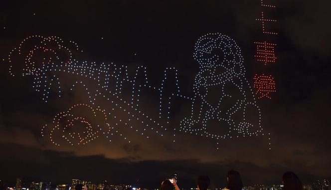 香港举行纪念抗战胜利80周年大型无人机汇演