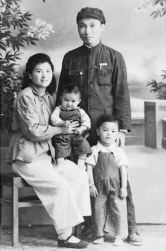 张永乐父母在酒泉时的全家照(8250250)-20250924090324