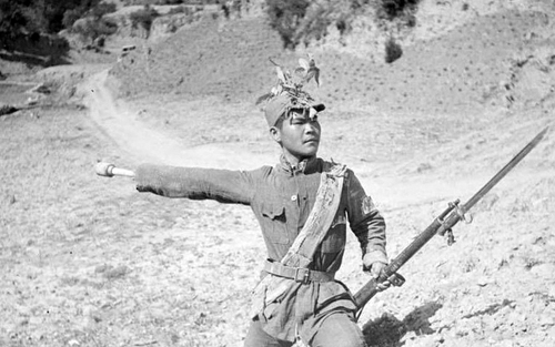 八路军战士练习投掷手榴弹。(8235808)-20250925091157