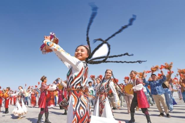 新疆全国政协委员：对新疆美好未来充满信心