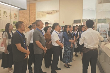 弘扬中国精神 坚定文化自信