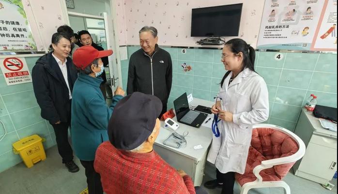北京市政协组织委员赴怀柔琉璃庙镇开展基层义诊活动