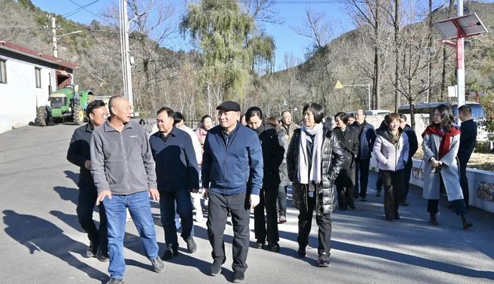 北京市政协组织党外委员开展专题视察