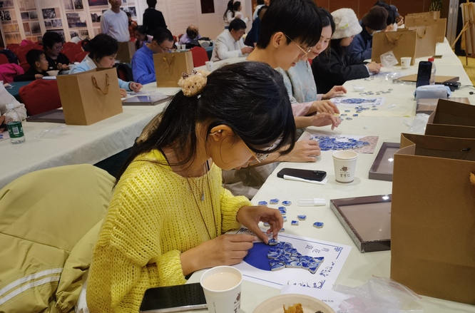 2025“国风润心·文化自信”在京台胞联谊庆?；疃谔ㄍ寤峁菥傩?>
                      <p><span>
                        
                        
                          2025“国风润心·文化自信”在京台胞联谊庆祝活动在台湾会馆举行
                        
                        </span></p>
                    </a>
                  </li>
                  <li>
                    <a href=