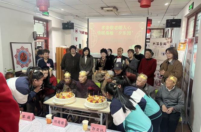 同心孝亲敬老  携手爱暖重阳