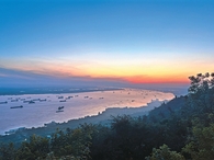 栖霞山顶看日出