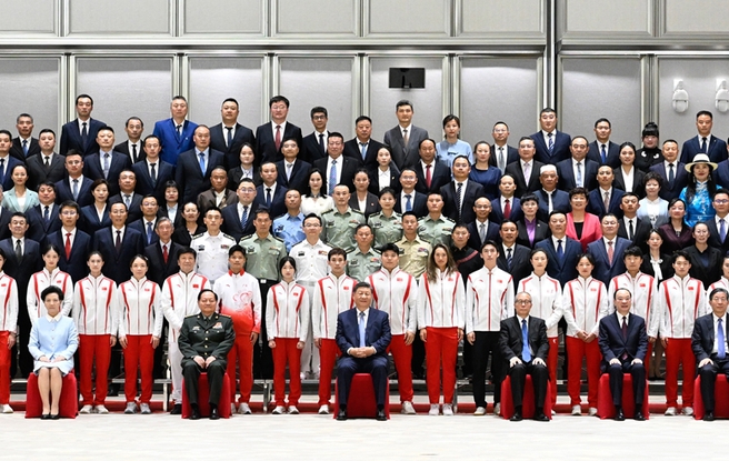 习近平接见全国群众体育先进单位、先进个人代表和全国体育系统先进集体、先进个人代表