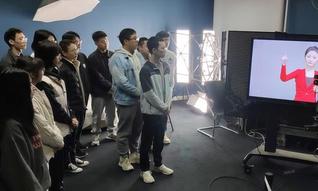 科研在哪里，思政教育就在哪里