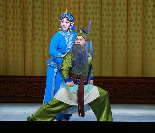 王宁在《打渔杀家》饰演萧恩 孙思雨饰演萧桂英 王宁在《打渔杀家》饰演萧恩 孙思雨饰演萧桂英