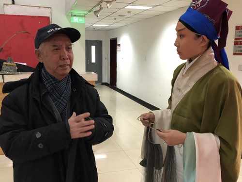 著名京剧表演艺术家李崇善指导弟子王若丁 著名京剧表演艺术家李崇善指导弟子王若丁