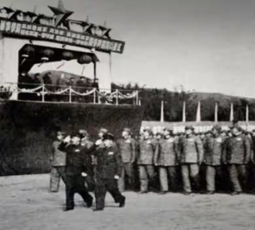 非党教员参加南京军事学院阅兵(8983649)-20251229091251