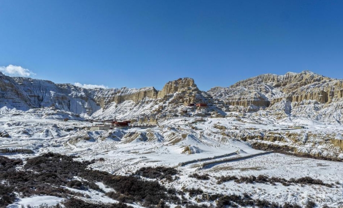 西藏札达：雪后古格王国遗址美如画