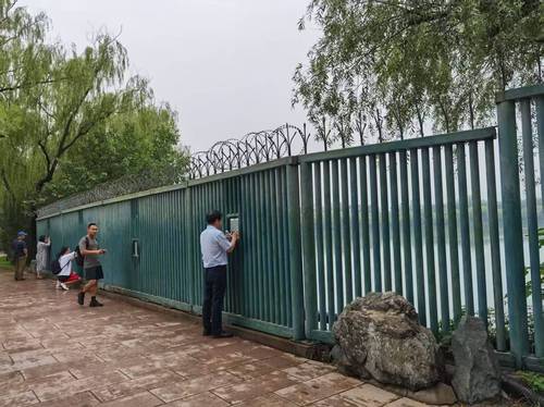 （委员履职 “服务为民”）栏杆矮了 颐和(9178671)-20260202092137