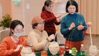 “怀梦前行”赋能女性创业 四川藤编非遗焕发新活力