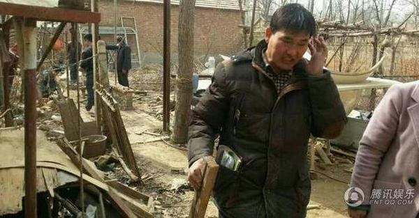 “大衣哥”朱之文修建村屋 亲手和泥搬砖6