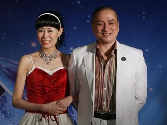 章子怡催婚汪峰杨幂睡着被套婚戒 明星求婚奇招百出(组图)