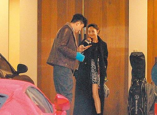 何润东夫妻新婚第一日甜蜜同行 妻子说生6个娃2 何润东夫妻新婚第一日甜蜜同行 妻子说生6个娃2