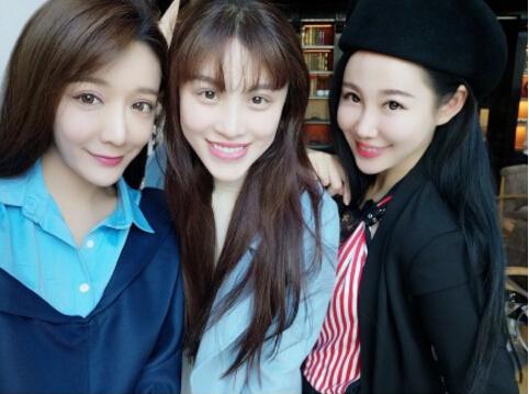 没有刘翔也不孤单!葛天白色情人节约闺蜜