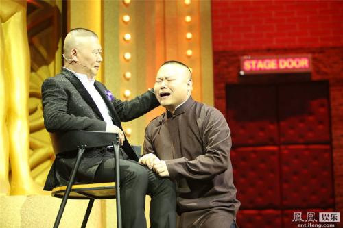 岳云鹏遭于谦暴打 爬地嚎啕大哭向师父郭德纲“告状”（图）