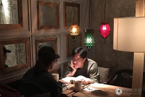 又双叕虐狗！吴莎晒图秀恩爱 赞刘翔乐于助人