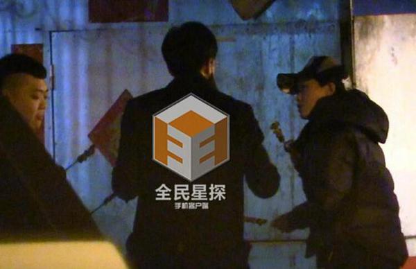 刘翔与女友吴莎深夜约会 街边撸串KTV飙歌(图)