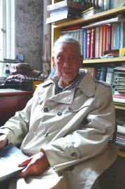 胡崇绅老人是一名老地下党员。