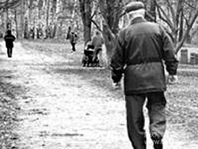 “公园变态杀人狂”　　　据警方透露，2005年10月至2006年4月期间，12名遇害者除了一名女性之外，其余全为年龄在50岁至70岁的中老年男子。