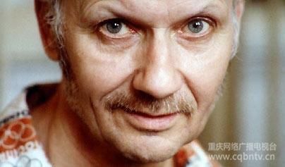 俄罗斯杀人狂——Andrei Chikatilo　　Andrei Chikatilo 曾经是一名受人尊敬的老师，在家人眼中更是一个慈祥和蔼的祖父，在邻居眼中则是一个快乐的已婚男人，他是那一种在“可能是连环杀手”的嫌疑名单中排名最低的人，偏偏他正是俄罗斯一连串虐杀和食人案件的元凶。
