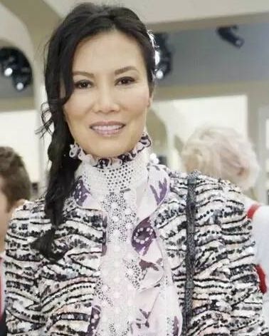 30年前离开中国，邓文迪的秘诀是决不回头