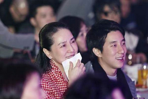 揭秘房祖名吸毒“自毁”路