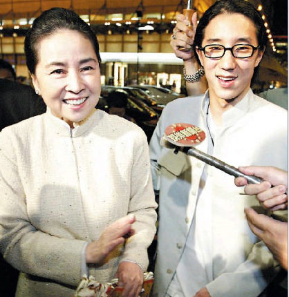 揭秘房祖名吸毒“自毁”路