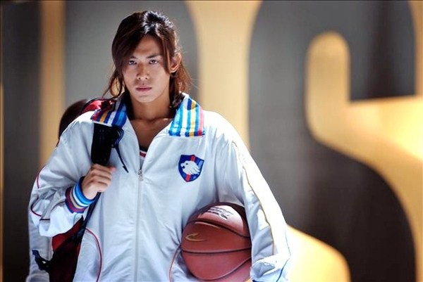 娱乐圈中的“黑二代” 黑道背景惹不起