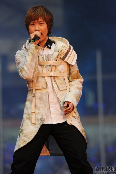 娱乐圈中的“黑二代” 黑道背景惹不起