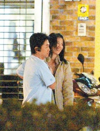 蒋雯丽法国偷情现实版娘要嫁人？盘点明星偷情被拍提裤瞬间【2】