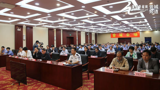 黑老大出狱:120人迎接放炮 现场有20路虎30奔驰