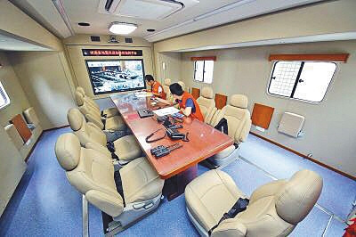 据介绍，地震车内部可容纳十余人开会。河南省地震局供图