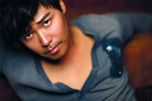 陈思诚，和佟丽娅结婚不久就传出了绯闻，当时他和某妙龄女子一起在高级餐厅吃饭后前往住所逗留了一两个小时。不过后来他极力否认了，老婆佟丽娅也为他澄清绯闻。这就没办法了老婆都这么说了，还能怎样。不过小编希望你们能走的更远，因为《北京爱情故事》曾带给我很多感动。